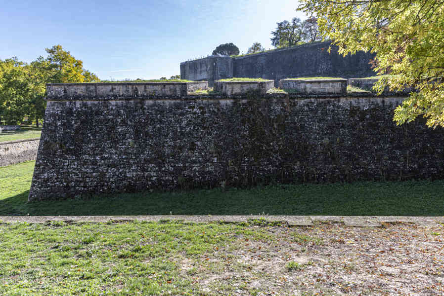 Pamplona 058 - murallas - Revellín de los Reyes.jpg